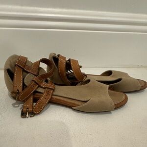 Chloe Flat Sandal 37